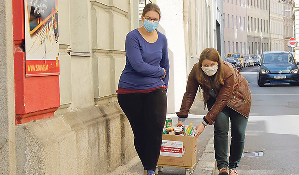 Lebensmittelpakete können im Jugendzentrum abgeben werden.  