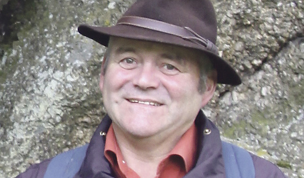 Franz Muhr ist Pilgerwegbegleiter und lebt in Innerschwand am Mondsee.   