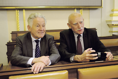 Pro-Oriente- Vorsitzender Josef Pühringer mit dem ehemaligen Kreishauptmann von Südböhmen Jan Zahradník im Parlament in Prag.