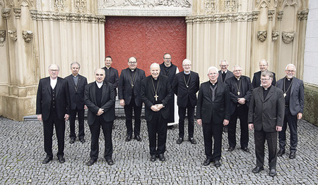 Auf Abstand. Bischöfe in Mariazell  