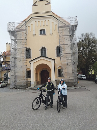 Andrea und Josef Schachinger kamen heuer mit dem Fahrrad zur Wallfahrermesse nach Maria Schmolln.