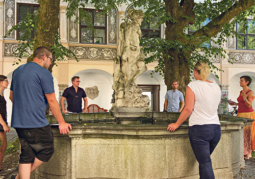 Intensive Gruppenarbeiten in der schönen Atmosphäre im Bildungshaus Schloss Puchberg  