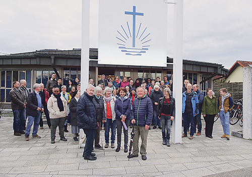 Vor der Neuapostolischen Kirche   