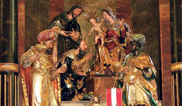 Thomas Schwanthaler (Bildhauer) und Nikolaus Grabmair (Fassmaler),  Anbetung der Magier, 1678/79, in spätbarocken Hochaltar eingefügt, Pfarrkirche Gmunden. 