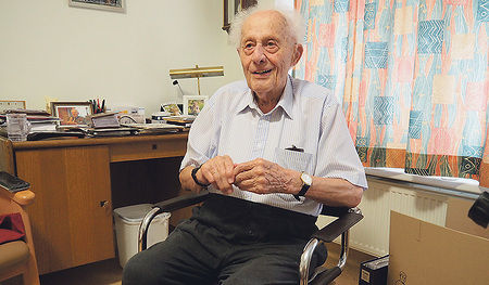 Jedem, der etwas wissen möchte, erzählt Johann Loidl (großes Bild) gerne aus seinem 97-jährigen Leben.