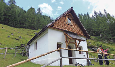 Die Briccius-Kapelle am Fuße des Glockners