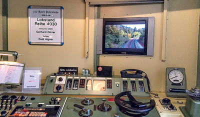 Ein Highlight im Museum ist der Führerstand einer Lok der Reihe 4030, mit dem man virtuell von Linz nach Selzthal fahren kann.