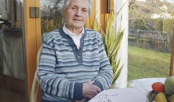 Maria Dammer (geb. 1938) ist eine der drei Töchter von Franz und Franziska Jägerstätter. Ihre Schwestern Rosalia und Aloisia wurden 1937 und 1940 geboren. Ihr Vater Franz Jägerstätter wurde am 9. August 1943 in Brandenburg enthauptet.   kiz/jw