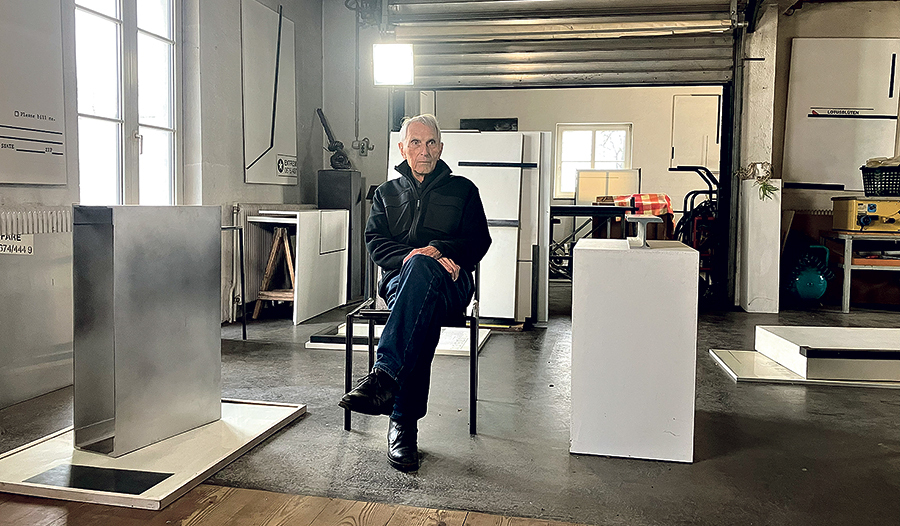 Sepp Auer in seinem Atelier.  