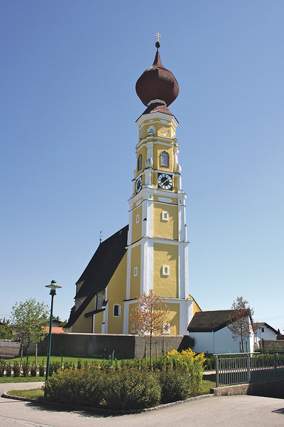 Pfarrkirche Handenberg. Pfarradministrator: P. Sylwiusz Miroslaw Kurcok OFM   