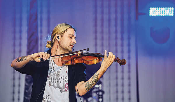 David Garrett begeisterte die Zuschauer/innen auf dem Linzer Domplatz. 