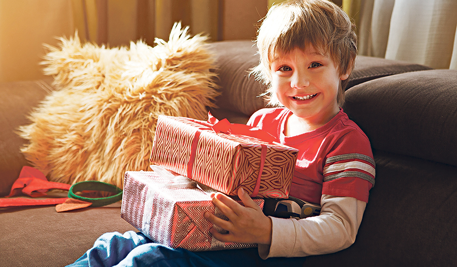 Aktion Wunschbaum: Damit wird nicht nur den Kindern ein Lächeln ins Gesicht gezaubert, sondern auch die Wünsche von Erwachsenen werden damit erfüllt.   