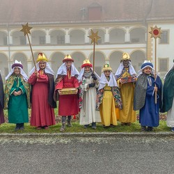 Sternsinger/innen aus der Stiftspfarre Reichersberg