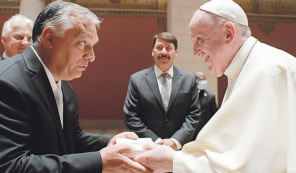Empfang von Papst Franziskus durch Viktor Orban, Ministerpräsident von Ungarn, in Budapest. 