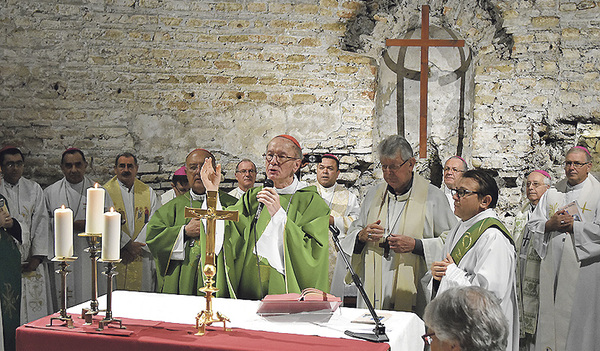 Rund 40 Bischöfe feierten am vergangenen Sonntag in der Domitilla-Katakombe eine heilige Messe und unterzeichneten einen Pakt.