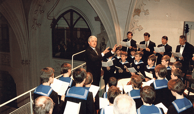 Harrer mit den Wiener Sängerknaben.