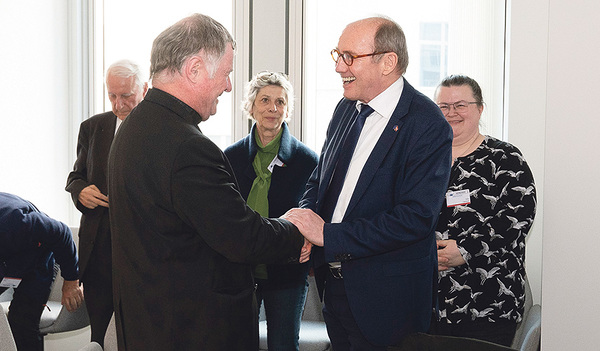 Bischof Manfred Scheuer im Gespräch mit Othmar Karas, Vizepräsident des Europaparlaments  