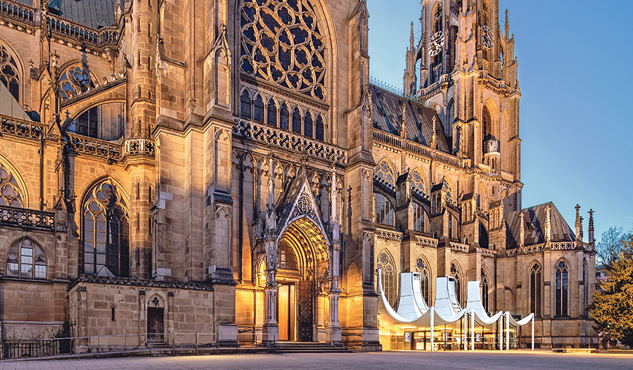 Der Gottesdienst findet im Mariendom statt.