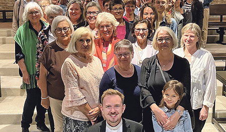 Diakon Mateusz Krzysztof Kądzioła nach der Präsentation des Projekts „Frauen gestalten Kirche“. Seine Praktikumsbegleiterin in der Pfarrgemeinde ist Pastoralvorständin Maria Fischer. 