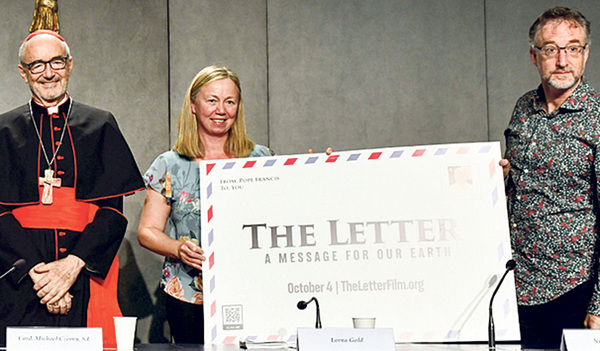 Pressekonferenz zur Präsentation des Doku-Films „The Letter“ (Der Brief) am 4. Oktober 2022 im Vatikan. Im Bild v.l.n.r.: Kardinal Michael Czerny, Lorna Gold und Nicolas Brown.   