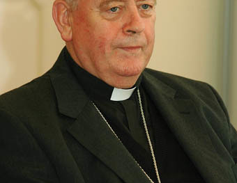 Freitag, 8. Juli 2005, 11 Uhr: Pressempfang des neuen Linzer Di?zesanbischofs Ludwig Schwarz, Bischofshof Linz, Bischofshof, Ludwig Schwarz, Salesianer Don Bosco, Pressburg, Weihbischof, Schwarz, Geboren  4. Juni1940, Priesterweihe 29. Juni1964, Horn
