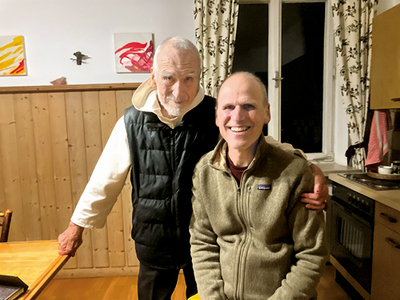 Herzlicher Abschied nach dem Gespräch über Leben, Tod und Auferstehung: Bruder David Steindl-Rast und Gilbert Rosenkranz, Chefredakteur Tiroler Sonntag, im Europakloster Gut Aich.   