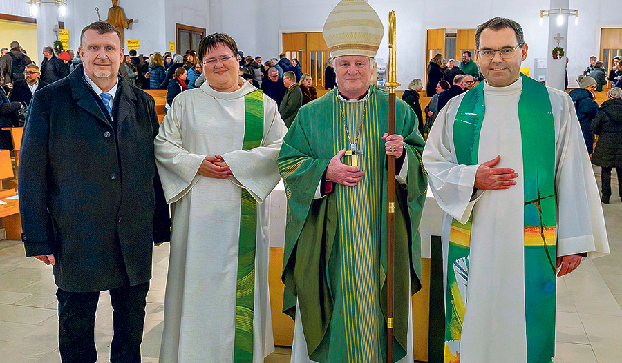 Peter Roland, Elisabeth Greil, Bischof Scheuer und Thomas Schawinksi (v. l.).   