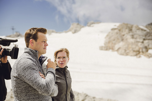 Umwelt- landesrat  Stefan Kaineder und Umweltministerin Leonore Gewessler am Hallstätter Gletscher.