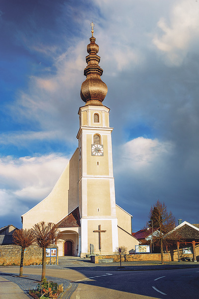 Pfarrkirche Mining. Pfarrprovisor: GR Mag. Gert Smetanig.   