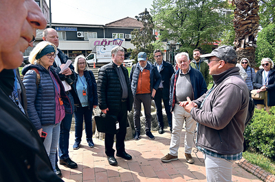 Die Pro Oriente Reisegruppe in der Kleinstadt Iznik, wo im Jahr 325 das Konzil von Nicäa stattfand. 
