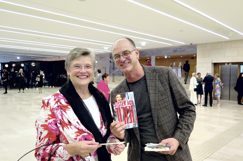 Schwester Maria Schlackl und Arne Beeker