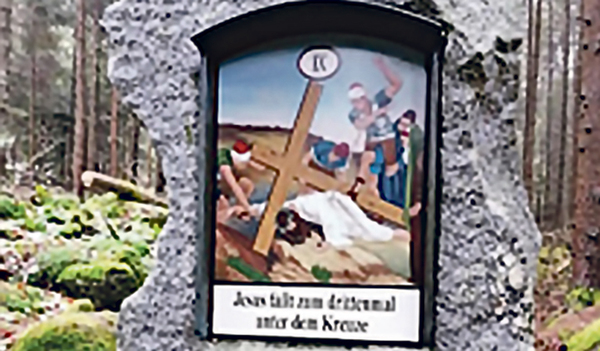 Eine der erneuerten Kreuzwegstationen