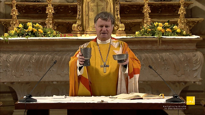 Bischof Manfred Scheuer beim Hochgebet. 