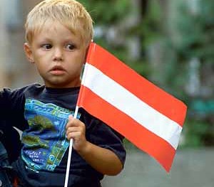 Kind mit oesterreichischer Flagge.

Copyright (2002) by BilderBox.com; Erwin Wodicka, A-4062 Breitbrunn. Tel.: 0043 676 5103 678. Veroeffentlichung nur nach unseren AGBs: www.bilderbox.com/agb.html. Bild honorarpflichtig! Konto DEU: Spk.Passau, BLZ