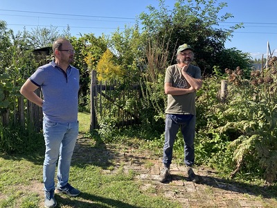 Hans Schillinger und Richard Mahringer initiierten im Mai 2021 das Projekt ObstBaumKultur.