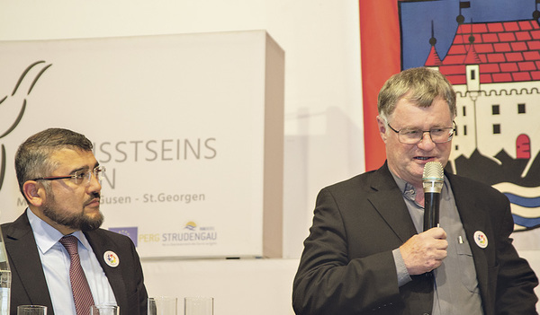 Bischof Manfred Scheuer (r.) und Murat Baser, Vorsitzender der Muslime in Österreich. 