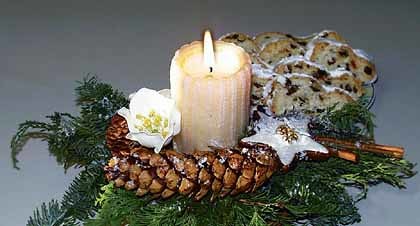 Festliche Weihnachtskerze mit Christstollen, Advent, Licht, Kerzenschein, Kerze, Feuer, Tannenzapfen, Christstollen, Geb?ck, Tannennadel, Weihnachten, Fest, Freude, Geschenk, Docht, Winter

Franz Maria Glaser, Einfaltstra?e 7, 4020 Linz
BLZ 49460 