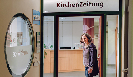 Hereinspaziert, die Tür ist offen! Seit über 25  Jahren gilt mein Interesse den Frauen- und Kulturthemen in der Kirchenzeitung.     