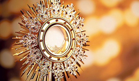Im Zentrum: die Eucharistie. 