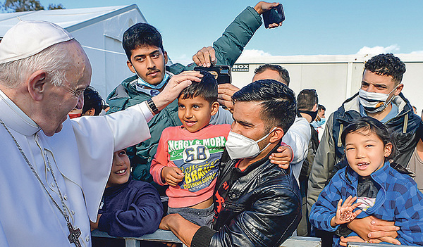 Der Papst im Flüchtlingslager auf der griechischen Insel Lesbos.