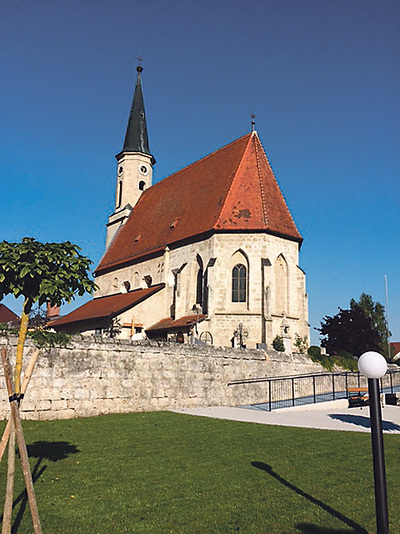 Pfarrkirche Über­ackern. Pfarradministrator: Mag. P. Efrem Miroslaw Dudzik OFM   