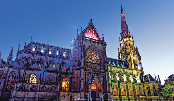 Wunderbares Ambiente vor dem Linzer Dom      