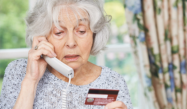 Weder Banken noch die Polizei verlangen am Telefon Auskunft über Kreditkartendaten oder Ähnliches.