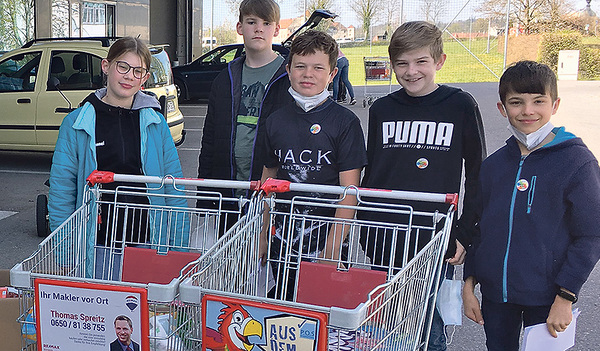 Die Jugendlichen baten um Lebensmittelspenden.