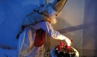 Stimmungsvolle Nikolausfeiern mit Adventkranz wird es im Freien in der Pfarre Gschwandt geben.