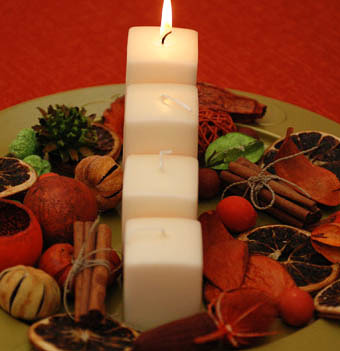 Advent 2006, Kerzen, 1. Adventsonntag, Adventkranz, Licht, Feuer, W?rme, Sterne, Adventteller, Feier, Weihnacht, Weihnachten, Weg, Freude, Adventsonntag, Advent, Ankunft, Warten, Weihnachtszeit

Franz Maria Glaser
Einfaltstra?e 7, 4020 Linz
BLZ 49460