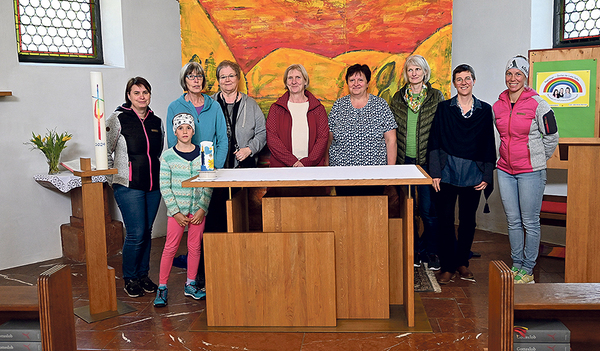 Das Frauenteam, das die Pfarre lebendig hält: Monika Strick, Ministrantin Sophia Puchinger, Sabine Eggenreiter, Brigitte Ponsold, Rosi Platzl, Angelika Schreder, Gabi Steiner, Pastoralassistentin Birgit Thumfart und Susanne Puchinger.  