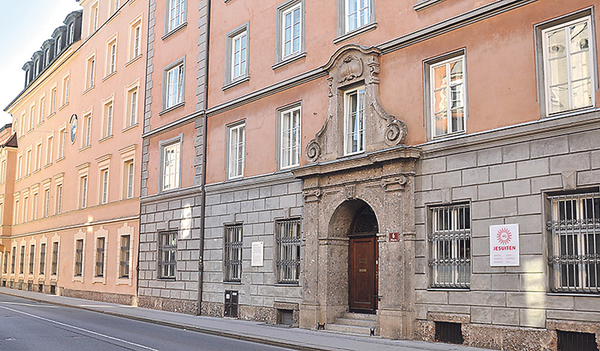 Das Noviziat der zentraleuropäischen Jesuiten zieht aus Nürnberg in die Innsbrucker Sillgasse. 
