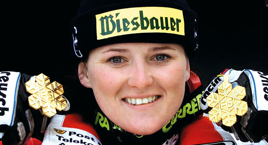 Alexandra Meissnitzer 1999 bei der Ski-WM in Vail/Beaver Creek mit ihren Goldmedaillen im Riesenslalom und Super-G.   
