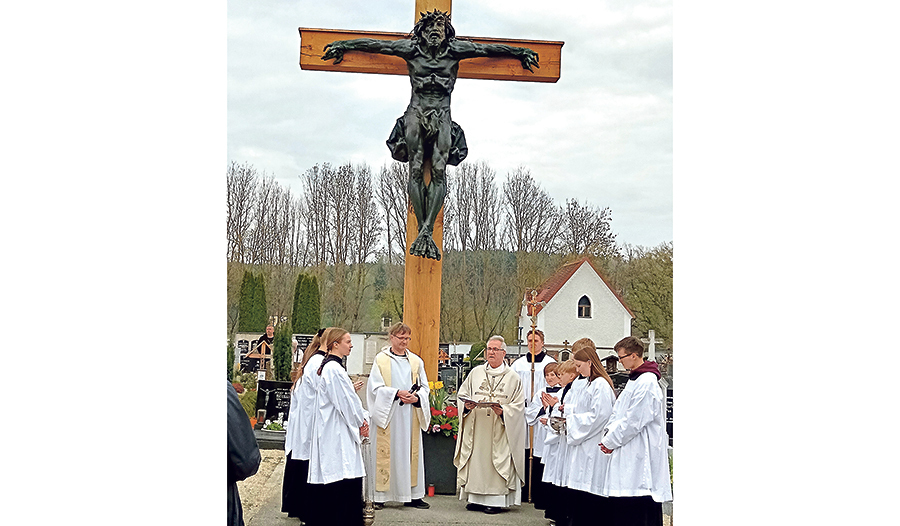 Das markante Friedhofskreuz von Bad Hall.   